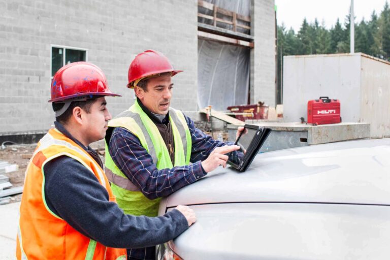 Two_Construction_Workers_and_iPad_with_Hilti_Toolbox